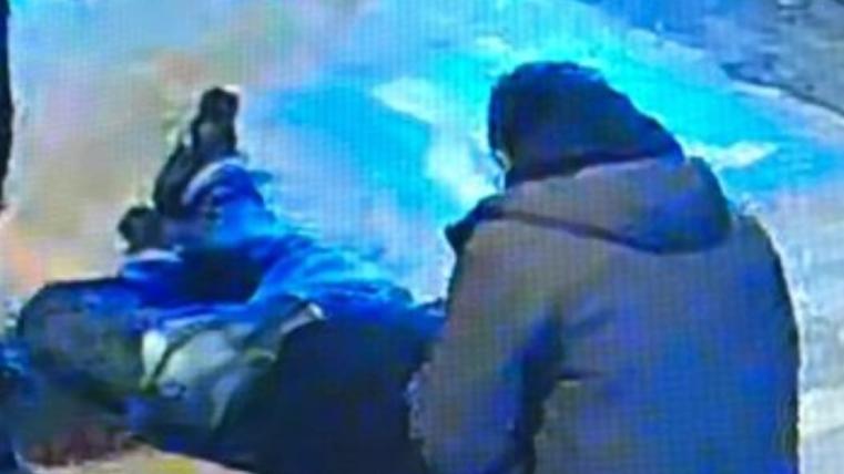 foto aggressione in via Delfcio a Teramo