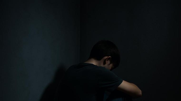 suicidio adolescente i due punti 