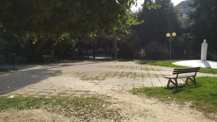 foto panchina divelta